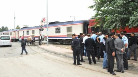 Trenin Çarptığı Şahıs Yaralandı