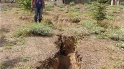 Deprem Korkusuna Neden Olan Toprak Yarıklarının Nedeni Belli Oldu