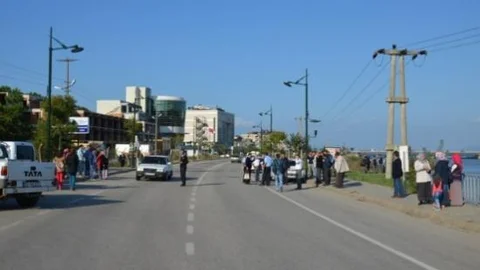 Anne Ve Çocuklarına Otomobil Çarptı: 3 Yaralı