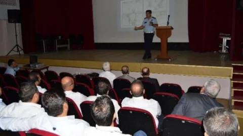 Trafik Zabıta'dan Servis Şoförlerine Seminer