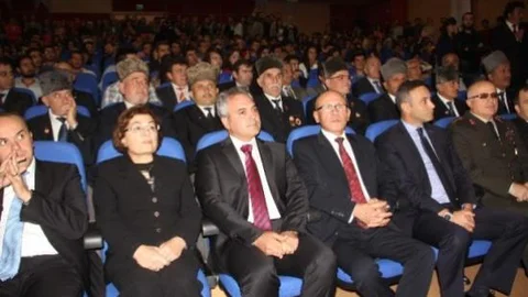 Kbü'de ''kıbrıs Müzakereleri Ve Çözüm Süreci'' Konulu Konferans