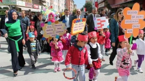 Sungurlu'da Okul Öncesine Dikkat Çekmek İçin Yürüdüler