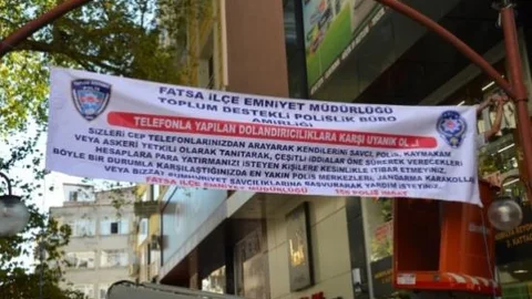 Polisten Pankartlı Uyarı