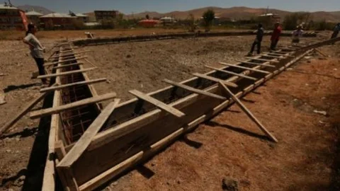 Edremit İlçesinin Yeniden İnşası Sürüyor