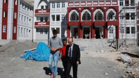 Vali Demirtaş Okul İnşaatlarını İnceledi