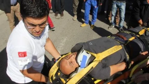 Üst Geçitte İntihara Kalkıştı İp Kopunca Yaralı Kurtuldu