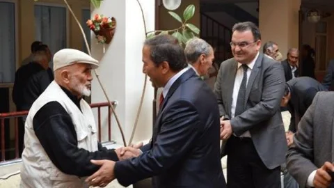 Kocasinan Kaymakamı İl Sağlık Müdürü Halk Sağlığı Müdürü Yaşlılar Haftası Nedeniyle Huzurevini Ziyaret Etti