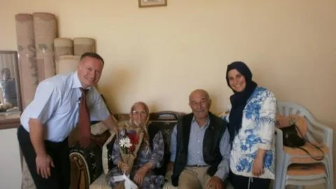 Sağlık Personelinden Yaşlılara Ziyaret