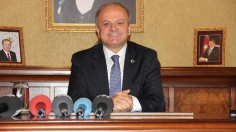 Vali Çakacak Mersinlilerin Kurban Bayramı'nı Kutladı