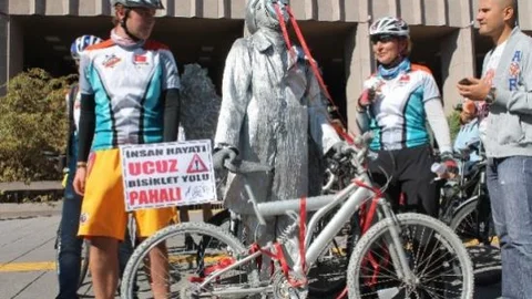 Ankara Bisikletliler Ortak Platformu Bisiklet Sürücülerinin Ölümlerini Protesto Etti