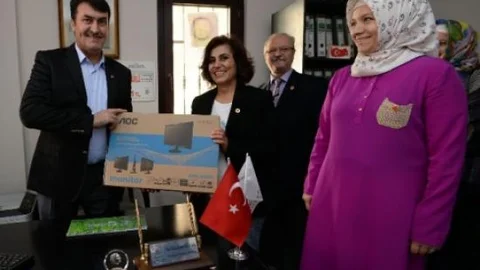 Altıparmak Sakinleri Camilerini Geri İstiyor