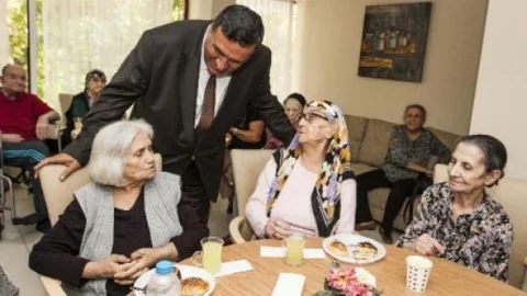 Dünya Yaşlılar Günü Kartal'da Kutlandı