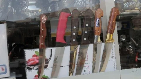Kurbanlık İçin Bıçak Hazırlıkları Yapılıyor