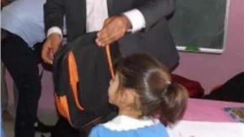 Ak Parti Ergani İlçe Teşkilatından Öğrencilere Kırtasiye Yardımı