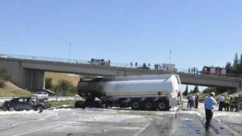 Akaryakıt Tankeri Otomobile Çarptı: 8 Yaralı