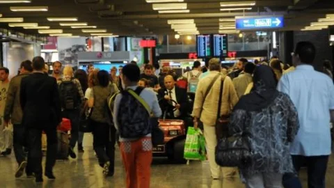 Atatürk Havalimanı'nda Bayram Yoğunluğu