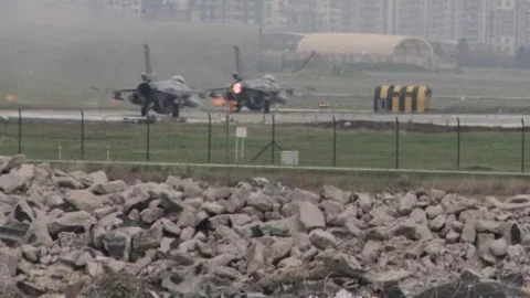 Türk Jetlerinin Tespit Ettiği Hedefler Obüs Toplarıyla Vuruluyor