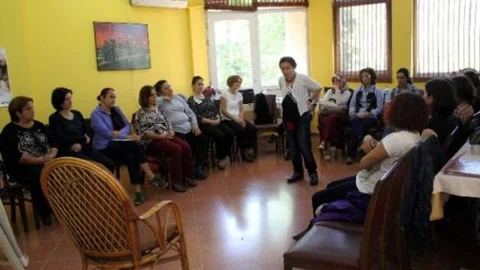 Anneler Beyaz Meleklere Emanet