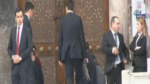 Erdoğan'ın ayakkabılarını böyle korudu!