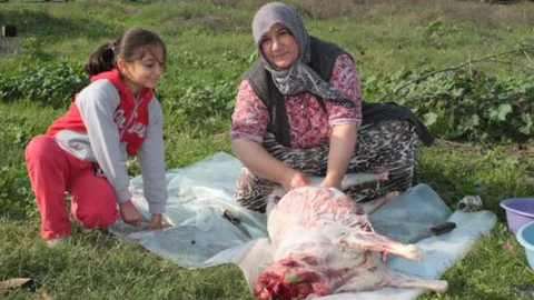 Kadın kasaplar erkekleri aratmadı!