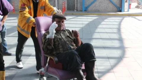 Kurbanlık Yerine Kendilerini Kestiler