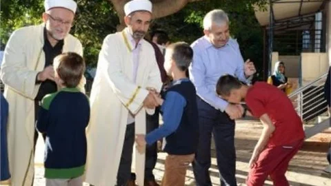 Kumluca'da Çocukların Bayram Sevinci