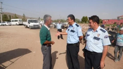Polisten Hayvan Pazarında Uyarı