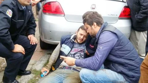 Bu kez kasap kaçtı, boğa kovaladı!