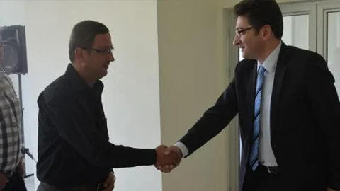 Kula'da protokol bayramlaştı!