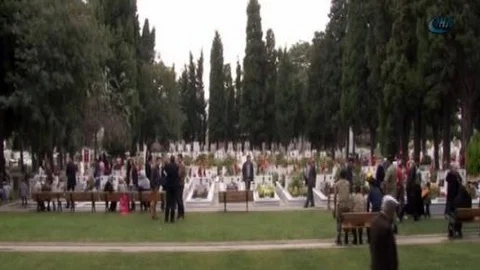 Edirnekapı Şehitliği'nde 'buruk' bayram sevinci!