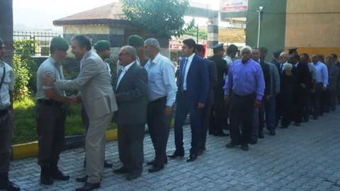 Selendi'de protokol bayramlaştı!