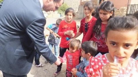 Kaymakam Çelik Bayramda Bilge Köyü Çocuklarını Unutmadı