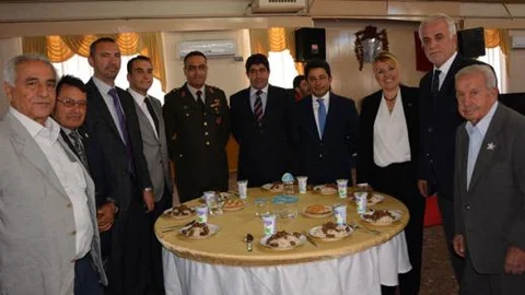 Urla'da sıcak bayramlaşma!