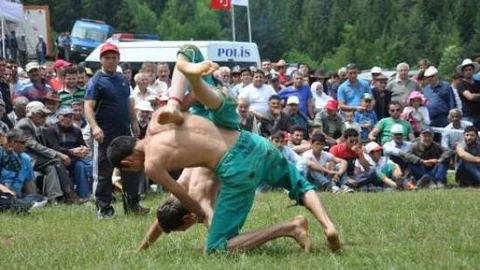 Kafkasör Karakucak Güreşleri Nefes Kesti