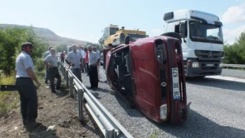 Mıcıra Kapılan Otomobil Takla Attı