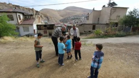 Belediye Başkanı Uzungazi Mahallesi'nde İncelemelerde Bulundu