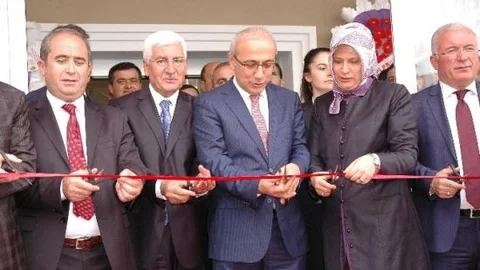 Bakan Elvan Kendi Adını Taşıyan Meydanın Açılışını Yaptı