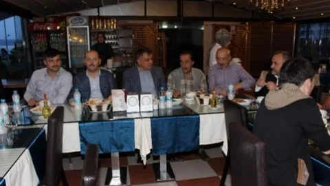 İmam Hatip Lisesi Mezunları Yemekte Buluştu