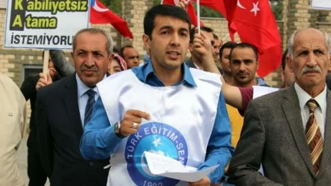 Öğretmenler Grevde