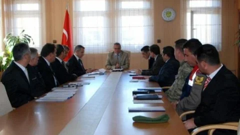 Okul Çevresinde Alınacak Tedbirler Ve Denetimlerle İlgili Toplantı Yapıldı