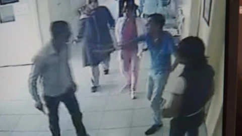 Sağlık Çalışanına Koridorda Bıçaklı Saldırı