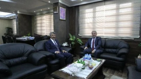 Vali Ünlüer'den Belediye Başkanı Memiş'e Veda Ziyareti