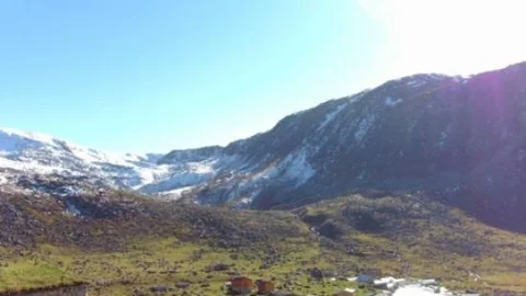 Rize'nin Yüksek Kesimlerine Yılın İlk Karı Yağdı