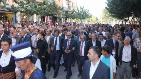 22. Hazar Şiir Akşamları ''şairler Yürüyüşü'' İle Başladı