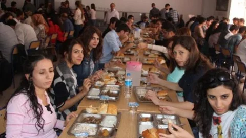 Hakkari'ye Atanan Öğretmenler Görevlerine Halaylarla Başladı