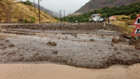 Tunceli'de Sağanak Yağış Hayatı Olumsuz Etkiledi