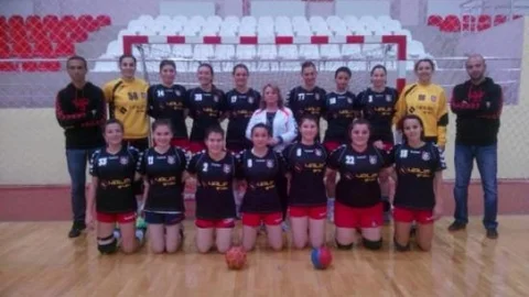 Hentbolda Bayanlar Uşak'ın Yüzünü Güldürdü