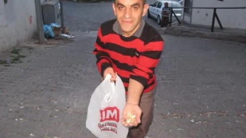 İzmarit Toplayıp Temizliğe Dikkat Çekti