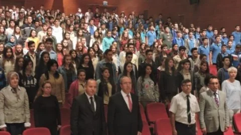 ''sahte Cennet Sessiz Çığlık'' Adlı Tiyatro Oyunu Bilecik Ve Bozüyük'te Sahnelendi