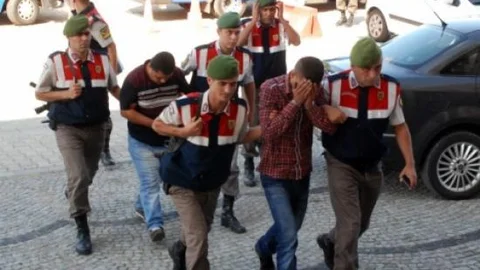 ''yardım Yapıyoruz'' Diyerek Evi Soydular